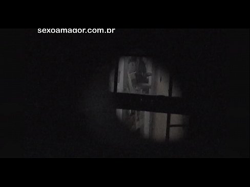 ❤️ Blondiin saab salaja videolevi naabruskonna voyeuri poolt peidetud õõnsate telliskivide taha peidetud ❤️ Anaal porno at et.hentaiteca.ru ❌️